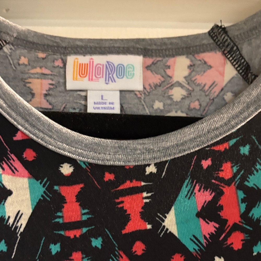 Lula Roe Randy Colorful Geometric Pattern Raglan Shirt Randy - Picture 3 of 5